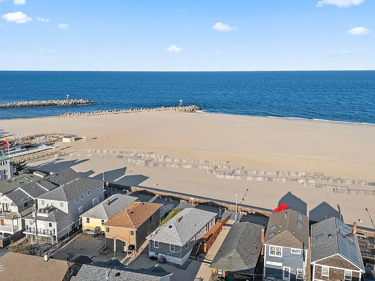 115 Boardwalk — Photo 9