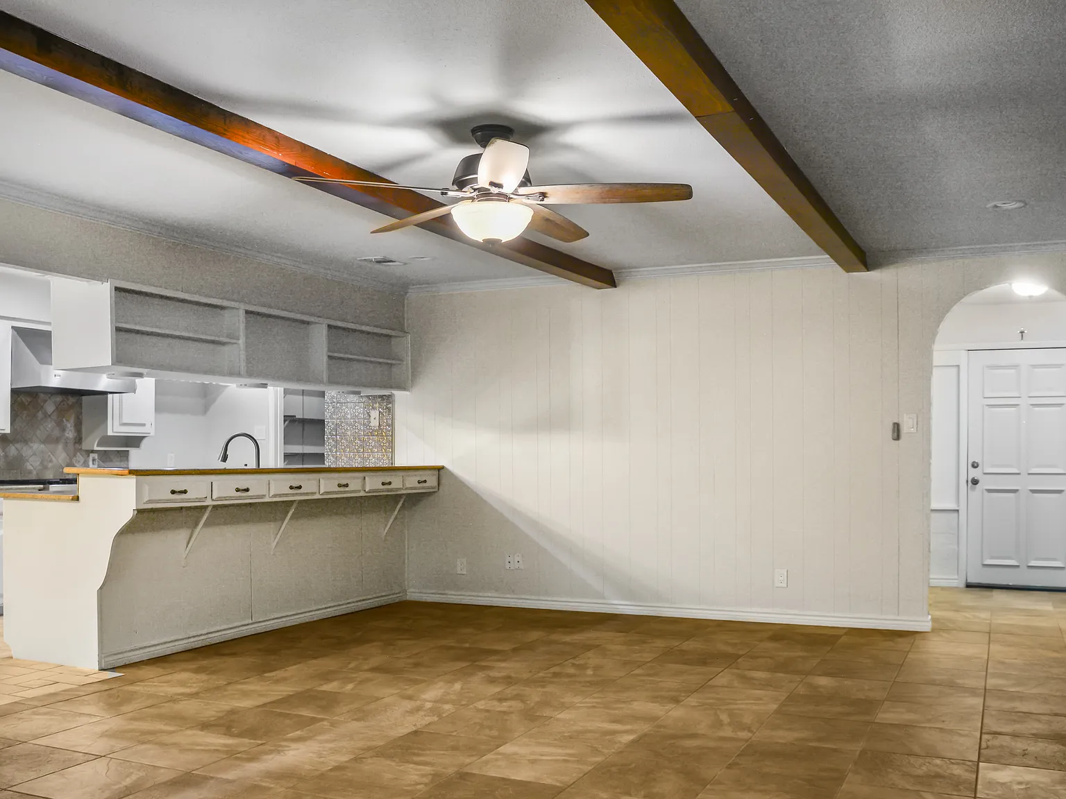 4 bed, 2488 sqft, $2,950 — Photo 2