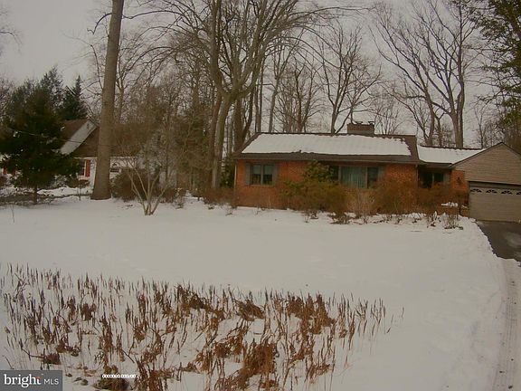 2nd image of 1415 Windybush Rd