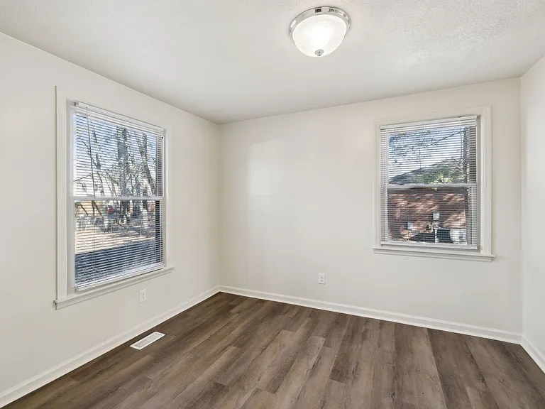 1421 Huntington Dr — Photo 8