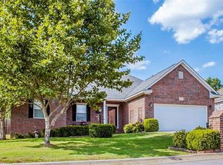 112 Oakridge Dr, Roland, OK 74954