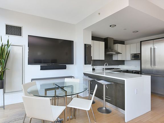 5th image of 247 W 46th St APT 1902