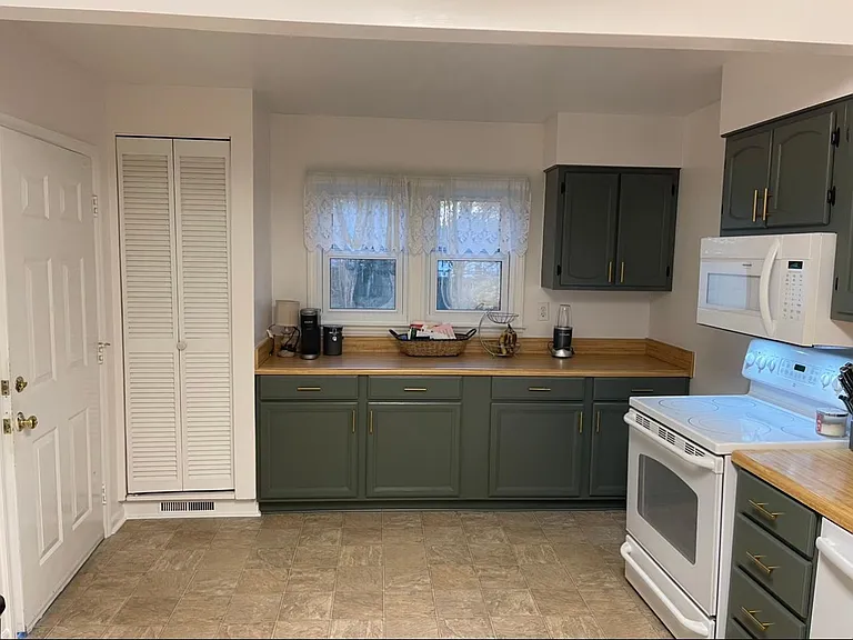 39 Mayfair Ln — Photo 10