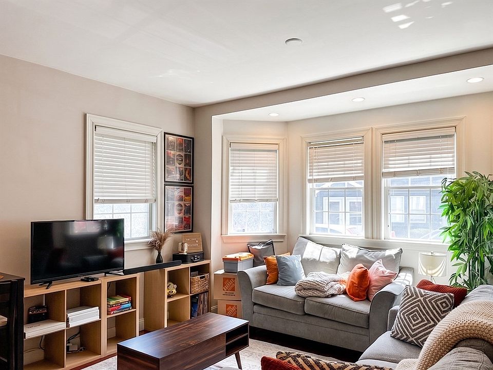 1st image of 65 Chestnut Ave #1