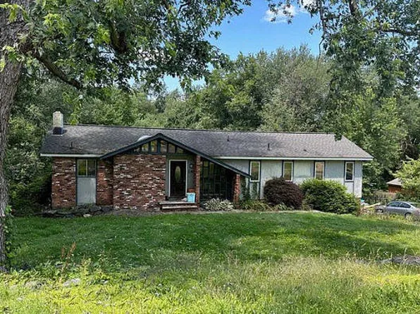 14 Clover Rd, Newfoundland, NJ 07435