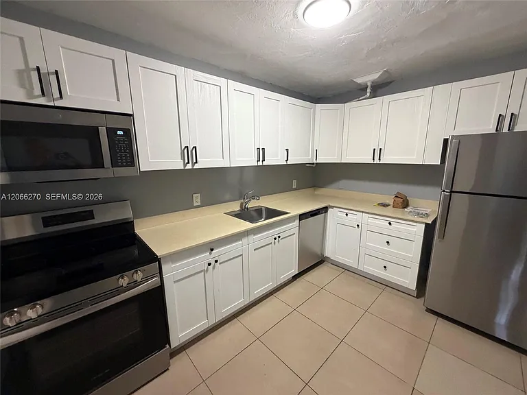 1516 SW 5th Pl #1-4 — Photo 4