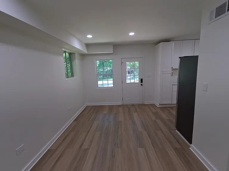 Entry/Dining Area