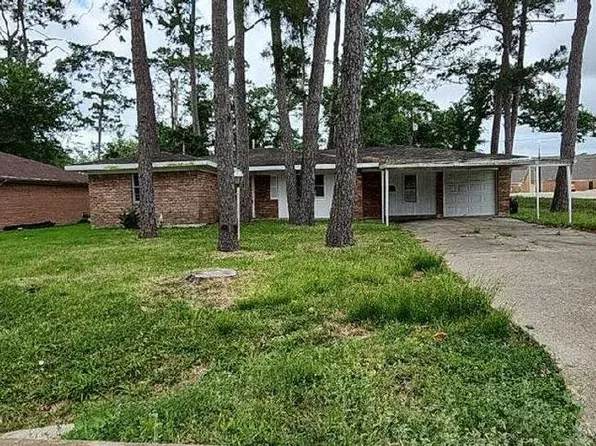 3702 Bayou Cir, Dickinson, TX 77539