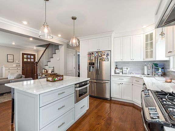 5th image of 15707 92nd St
