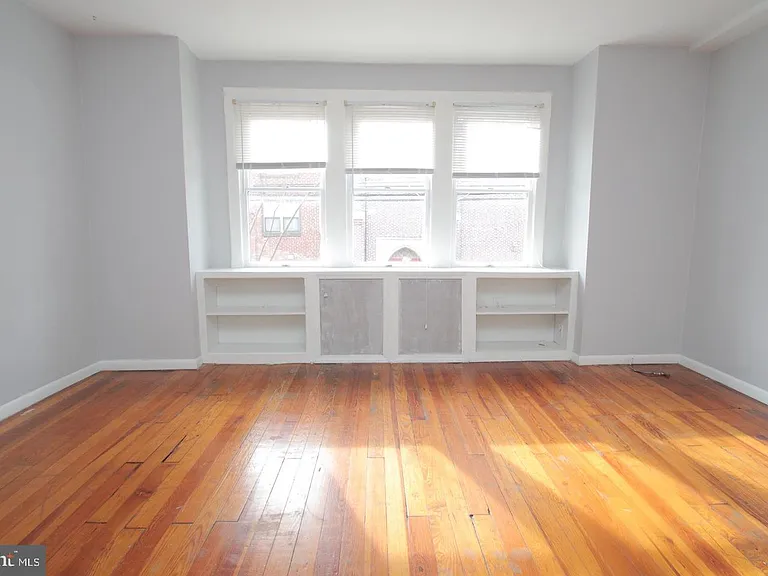 1819 Bainbridge St #1 — Photo 15