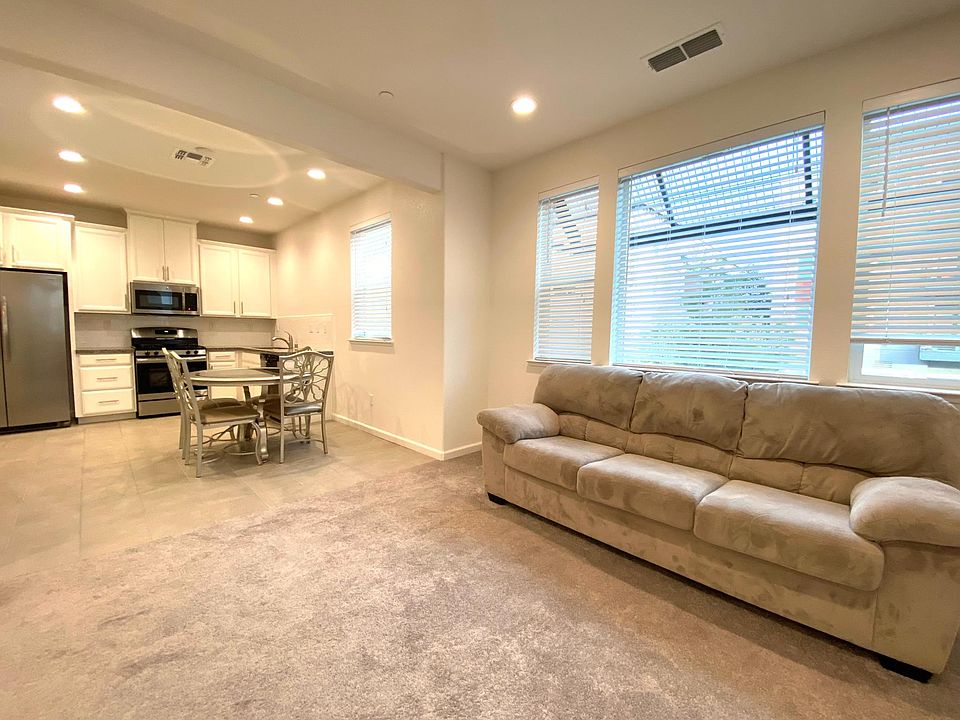Living room & Dining room
