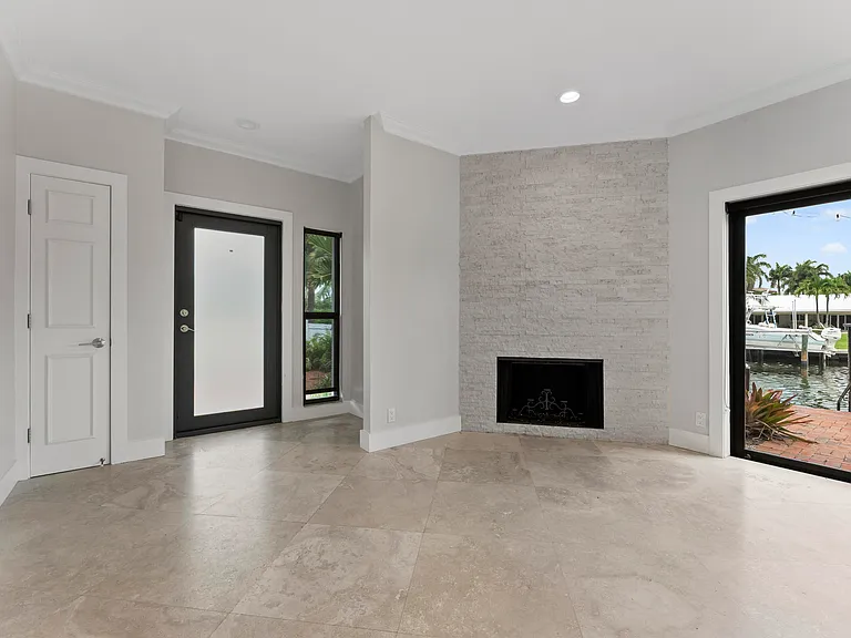 1121 Bel Air Dr #4 — Photo 6