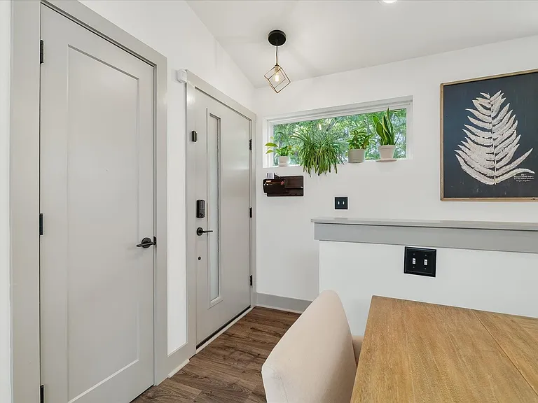 308 Sunliner Dr — Photo 8