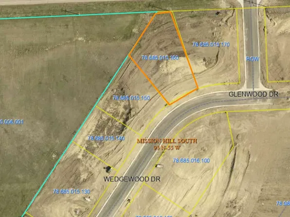 3007 Wedgewood Dr, Yankton, SD 57078