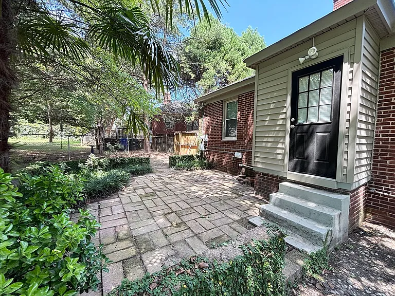 2944 Hope Ave — Photo 2