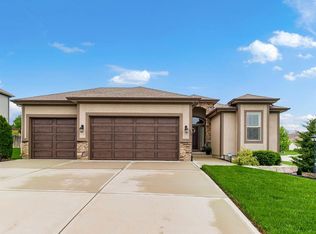 850 Ridge Dr, Lansing, KS 66043