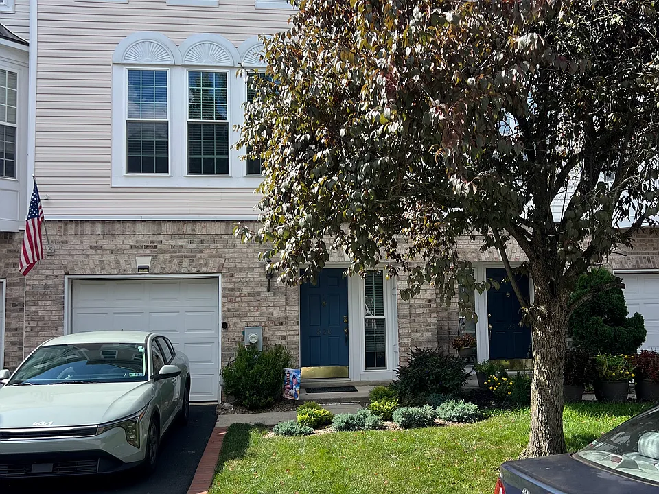 526 E Boxborough Dr