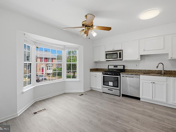 5th image of 46601 Carriage Ct