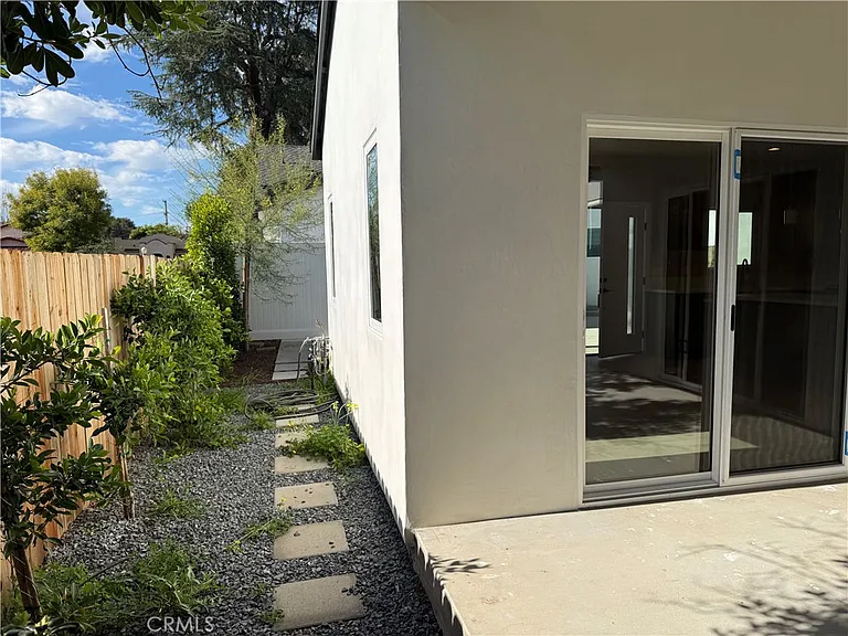1072 N Vinedo Ave — Photo 17