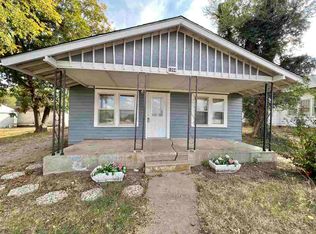 1204 Ivanhoe St, Perry, OK 73077