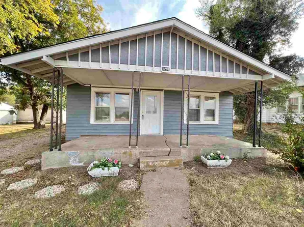 1204 Ivanhoe St, Perry, OK 73077