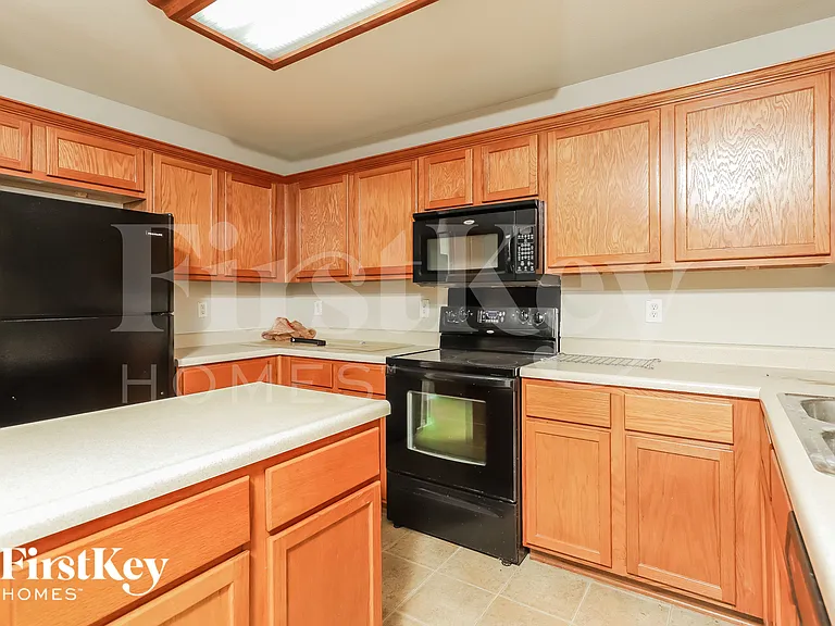 315 Donalan Dr — Photo 6
