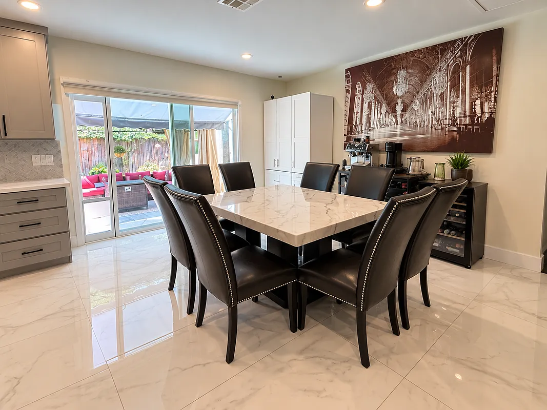 4 bed, 3.0 bath, 2018 sqft, $6,650 — Photo 2