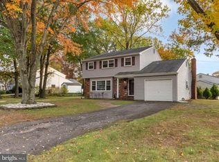 1001 Merrymount Ave N, Turnersville, NJ 08012
