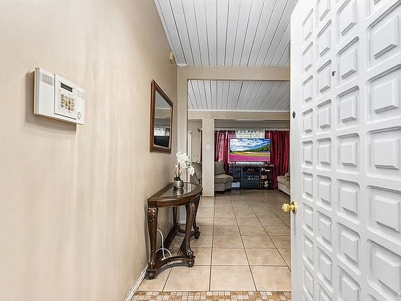 3rd image of 5814 N Rockvale Ave