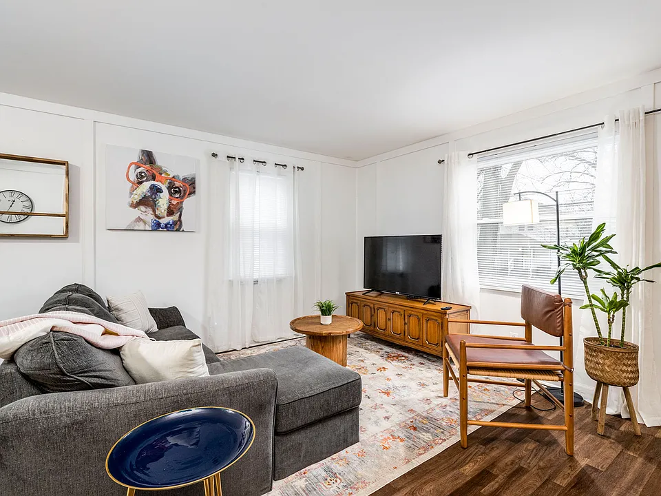 946 Sheridan Ave #946