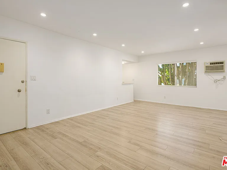 2803 Arizona Ave #11 — Photo 2