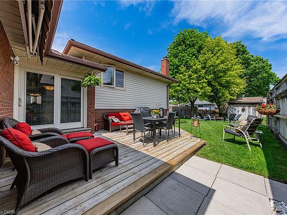 3rd image of 35 Countryside Cres