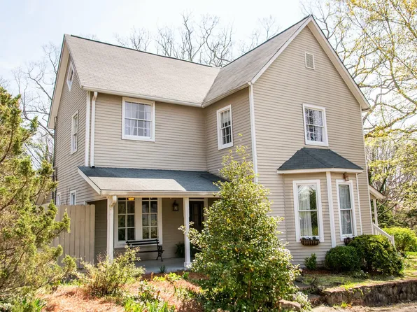 105 N Forrest Ave, Lookout Mountain, TN 37350