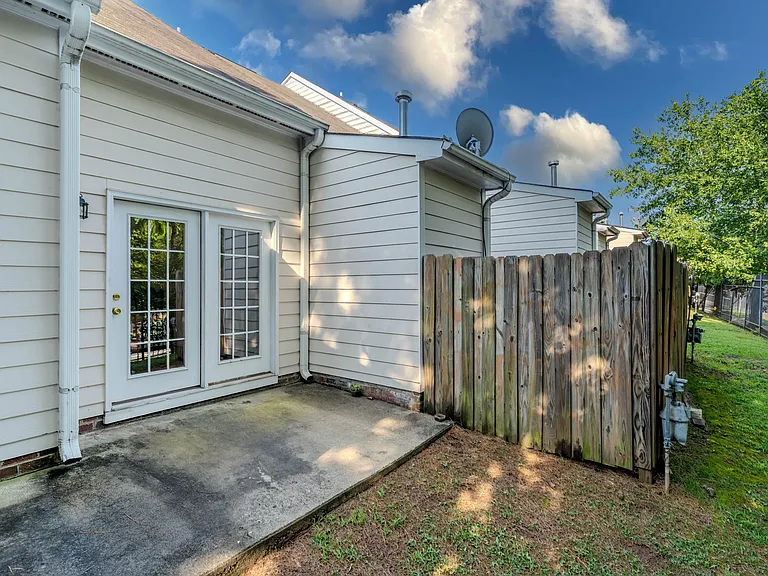 42 Signet Dr — Photo 12