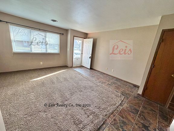 3rd image of 208 Oxford Dr
