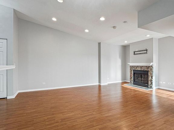 4th image of 744 N Gary Ave Unit 212