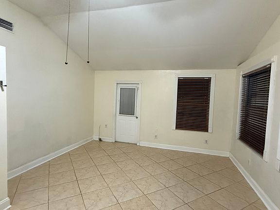 3rd image of 7212 Riverwood Blvd