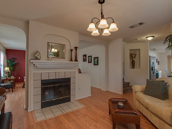 4th image of 1414 Drake Ln