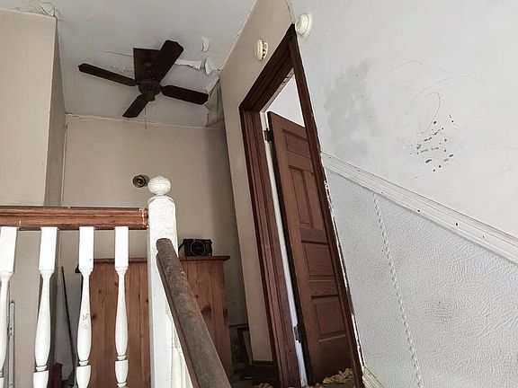 3rd image of 845 Wynnewood Rd
