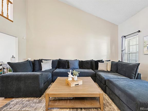 4th image of 170 Willow Place S
