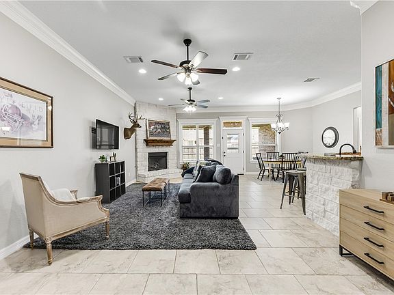 3rd image of 15613 Shady Brook Ln