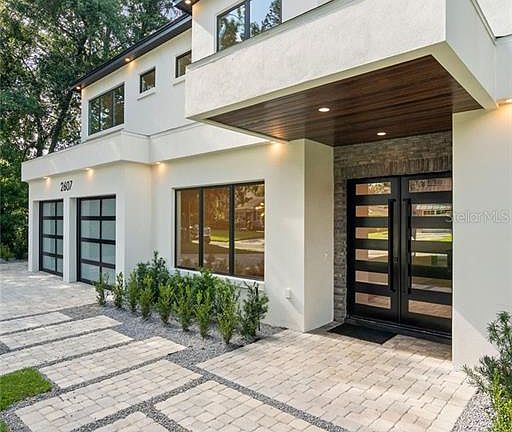 3rd image of 2607 Parkland Dr