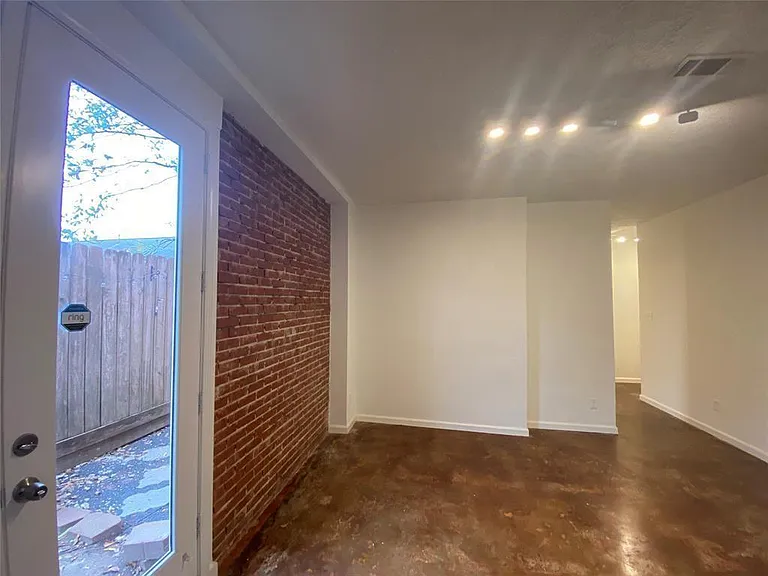 1112 Lawrence St #7 — Photo 8