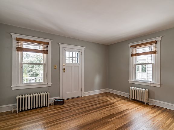 3rd image of 215 Moorehead Ave