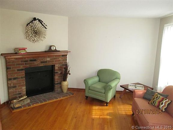 2nd image of 133 Village Ln