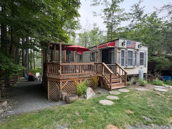 52 Adventure Ave, Gouldsboro, PA 18424