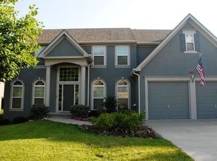 6116 Persimmon Ct, Parkville, MO 64152