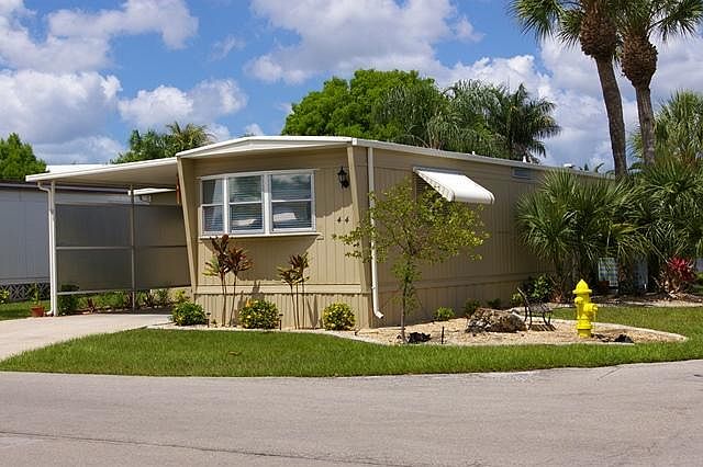 Front Elevation, Corner Lot