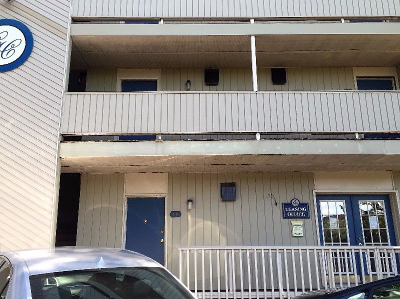 2nd image of 923 James St