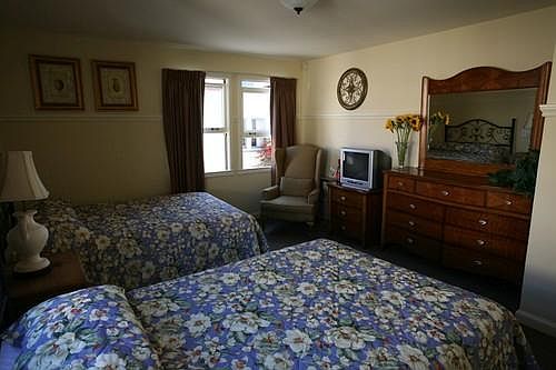 4th image of 2576 Lombard St